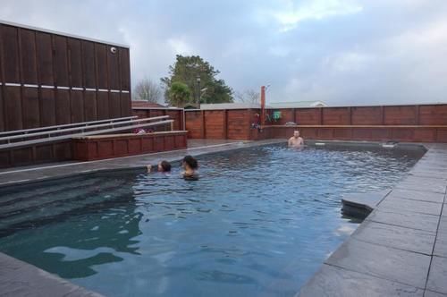 Parakai Springs Lodge Экстерьер фото